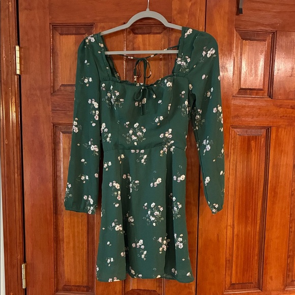 Abercrombie & Fitch Dresses & Skirts - ABERCROMBIE green floral square neck mini dress